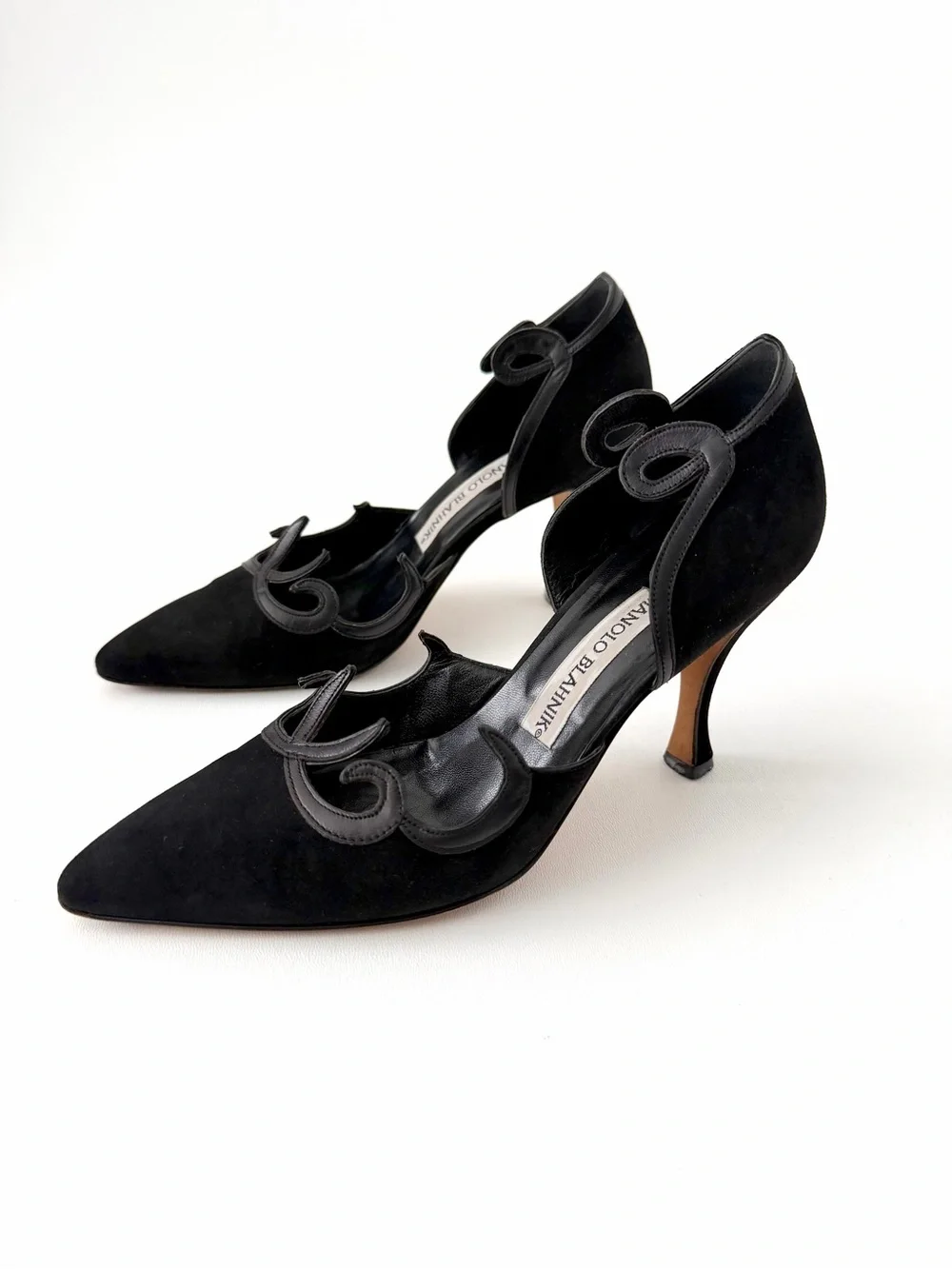 MANOLO BLAHNIK | Vintage Y2K Scroll Pumps Black Suede D’Orsay EU 36.5 US 6.5